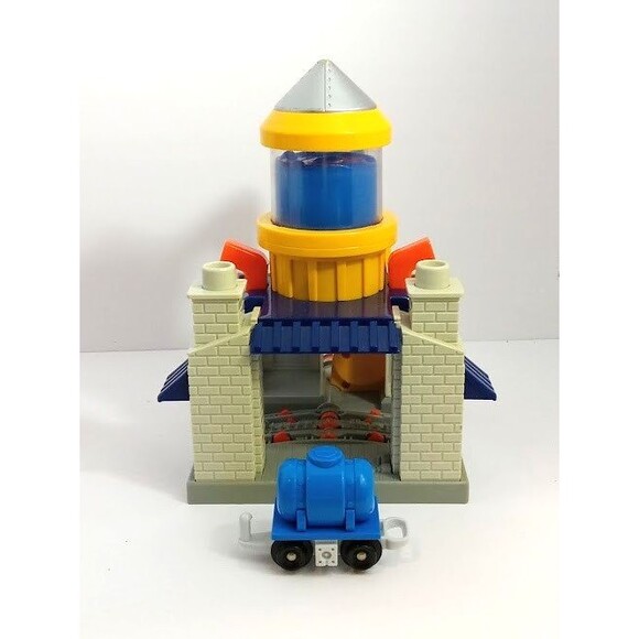 Fisher-Price GeoTrax Rail & Road System Water Works Fill Co Tower Tank - Picture 4 of 5